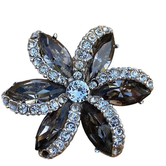 Vintage Silver and Black Flower Brooch - Picture 8 of 12